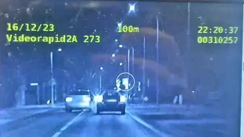 Wyprzedzał na przejściu dla pieszych. Za nim jechali policjanci nieoznakowanym radiowozem 