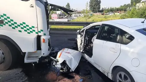 Zderzenie tira i samochodu osobowego. Jedna osoba nie żyje 