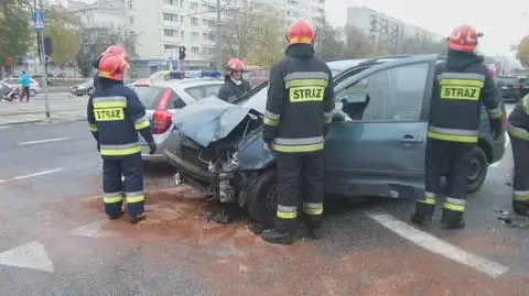 Rozbity dodge na Grójeckiej