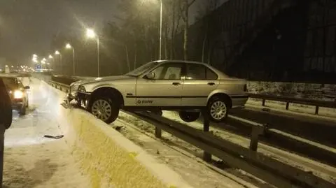 BMW "zaparkowało" na barierkach