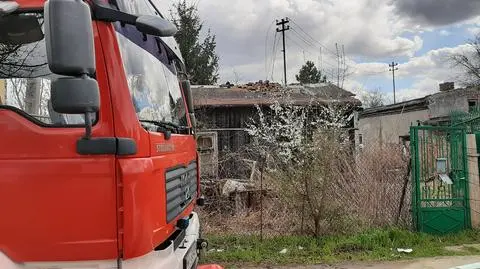 Pożar pustostanu na Chrzanowie. "Płomienie zajęły dach budynku"
