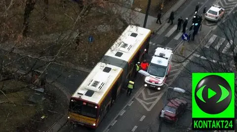 Zawracał przez trambuspas, spotkał się z autobusem