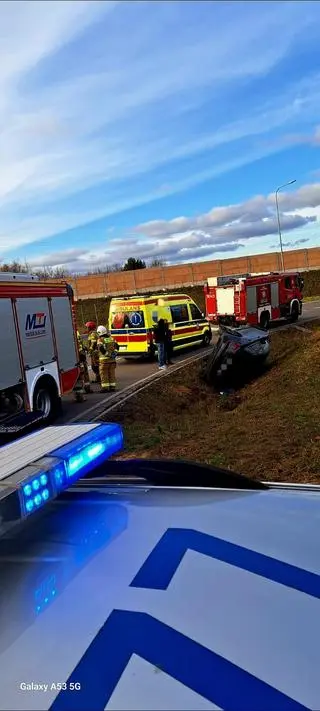 Nastolatek wjechał autem do rowu