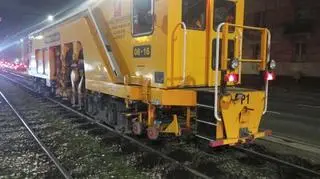 Woda podmyła torowisko w alei Niepodległości