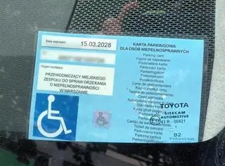 Auto miało sfałszowaną kartę parkingową 