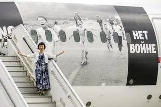 "Napalm Girl" przyleciała do Warszawy, by wesprzeć ukraińskich uchodźców