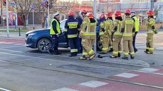 Zderzenie auta z tramwajem na Bielanach