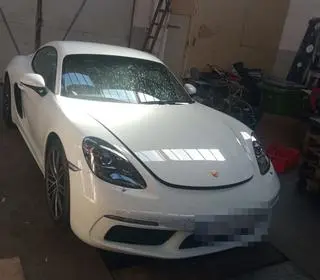 Skradzione na terenie Wawra porsche 