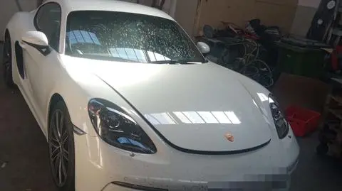Skradzione na terenie Wawra porsche 