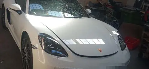 Porsche "zniknęło" z ulicy. Znaleźli je w garażu, 140 kilometrów dalej 