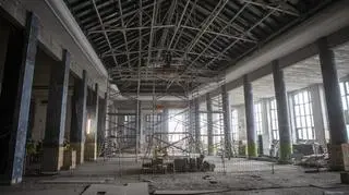 Alabaster na ścianach, marmury na podłogach, windy art déco. Remont za setki milionów