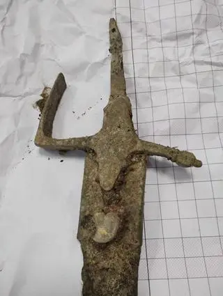 Z Wisły wyłowiono szablę