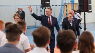 Para prezydencka z wizytą w Szkole Podstawowej im. Jana Pawła II w Wolanowie