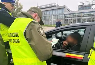 Wozili pasażerów, w Polsce przebywali nielegalnie