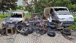 Nocny pożar aut na Targówku