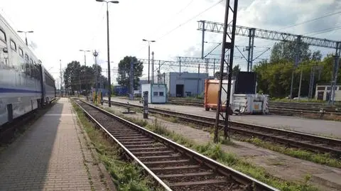 Dziecko zawędrowało na teren kolejowy 