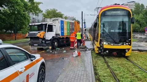 Zderzenie śmieciarki z tramwajem