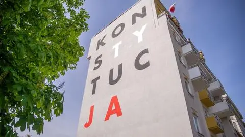 Na Pradze odsłonięto mural z napisem "Konstytucja". "Uosabia wszystkie wartości i wolności"
