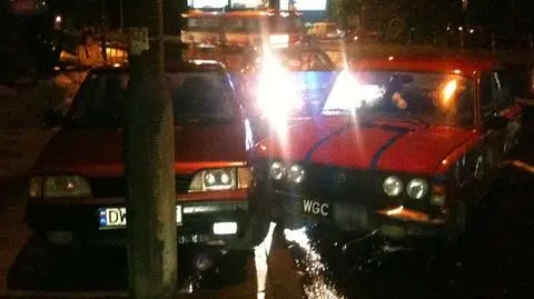 Kolizja w starym stylu: duży fiat, skoda i polonez