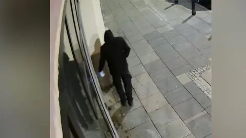 Siedziba przychodni "AboTak" została oblana kwasem 