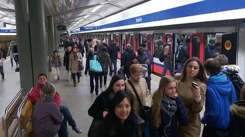 Awaria w metrze. Utrudnienia do późnego wieczora