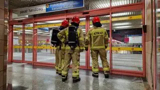 Strażacy na stacji metra Centrum