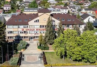 Burmistrz Karczewa o budowie linii kolejowej. Proponuje inną trasę