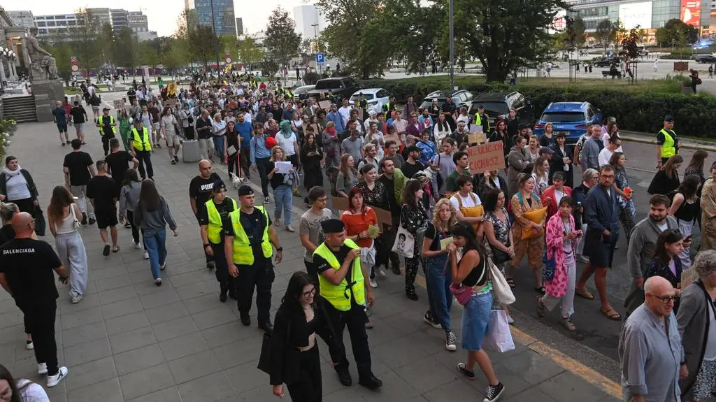 Przyszli w piżamach i kapciach. Protestowali przeciwko hałasowi w nocy