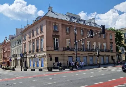 Salon kosmetyczny zamiast kultury. Prestiżowa porażka i zerwana umowa