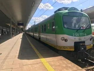 Awaria pociągu KM na stacji Warszawa Stadion