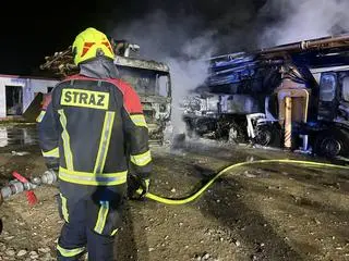 Pożar ciężarówek w Ołtarzewie 
