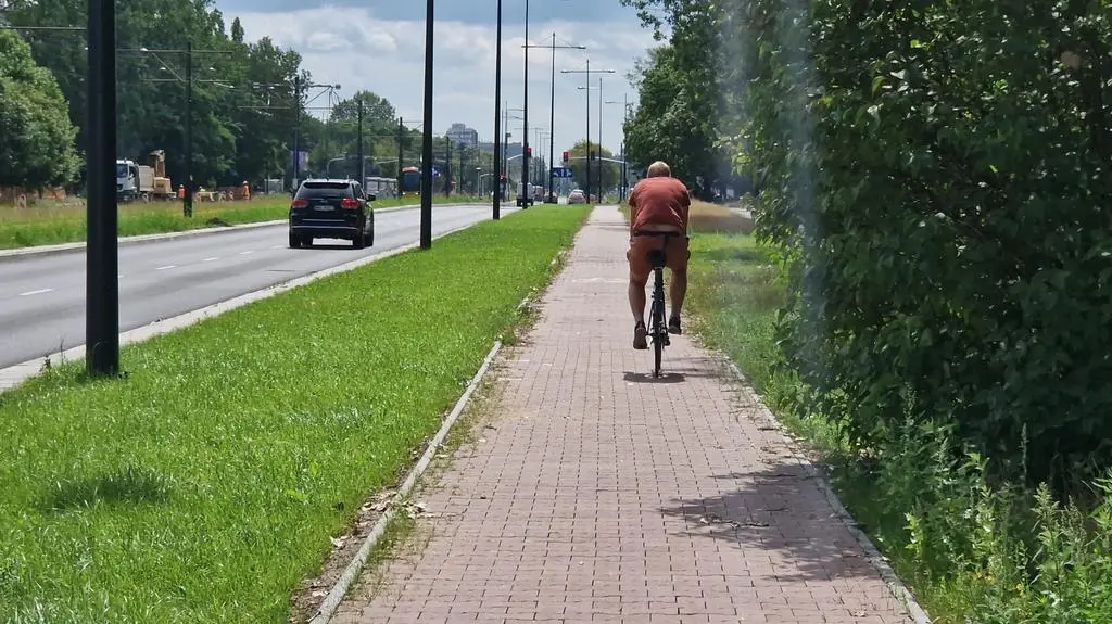 Wydali ponad miliard złotych, a na ścieżce nierówna kostka