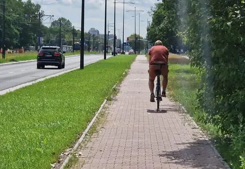 Wydali ponad miliard złotych, a na ścieżce nierówna kostka
