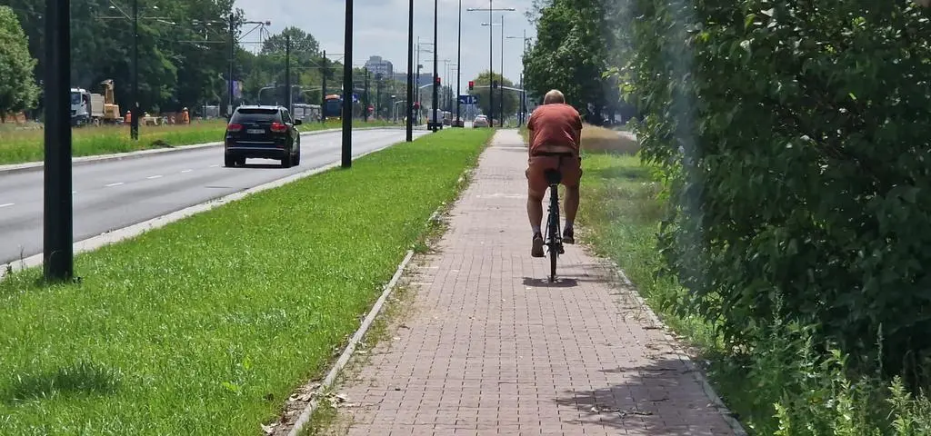 Wydali ponad miliard złotych, a na ścieżce nierówna kostka