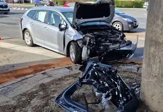 Ciężarówka wjechała w tył auta osobowego