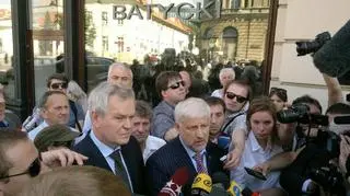 Przedstawiciele Rosjan przed Pałacem Prezydenckim