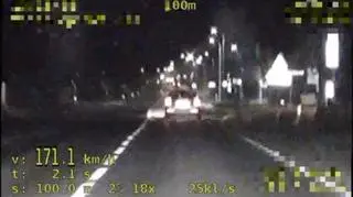 Po "skrajnie niebezpiecznych manewrach" prawa jazdy nie stracił