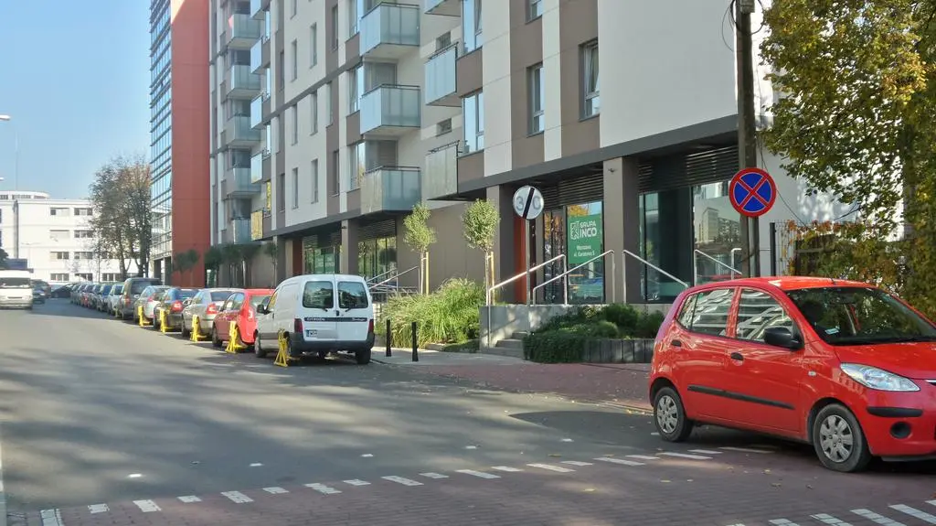Blokada kół w 12 samochodach