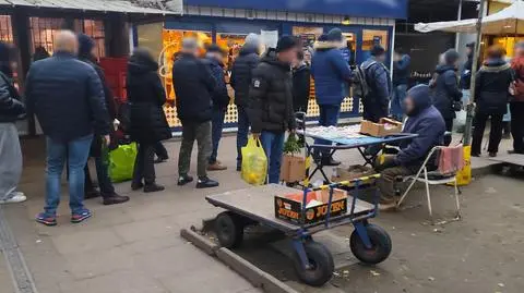 Kolejka do piekarni przy Rembielińskiej