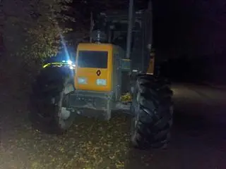 Dwóch pijanych 16-latków przyjechało na dyskotekę traktorem