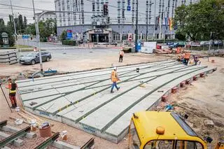 Remont torowiska na placu Zawiszy