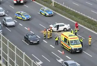 Zderzenie trzech aut na S2, sześć kilometrów korka