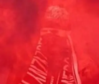 Policja publikuje wizerunki osób, które używały środki pirotechniczne na marszu 11 listopada