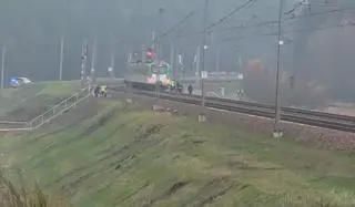 Uszkodzony fragment torów na stacji PKP Mika