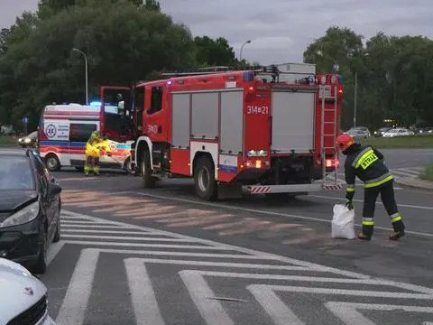 Karetka na sygnale zderzyła się z samochodem osobowym