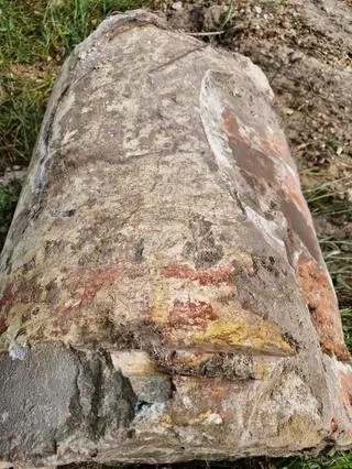 Kolumny i szczątki murów odkryte w Otwocku 