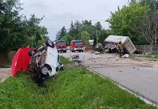 Zderzył się z ciężarówką, zginął na miejscu