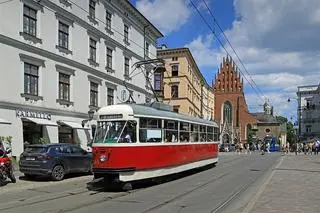 Warszawski tramwaj 13N na ulicach Krakowa