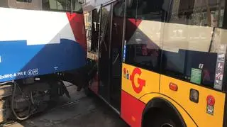 Pociąg zderzył się z autobusem