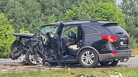 Kobieta zginęła w czołowym zderzeniu. Jechała z trzyletnim dzieckiem